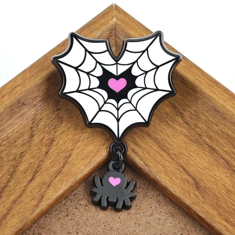 Embroidery Gothic - Goth Heart Spider Web Brooch Pink