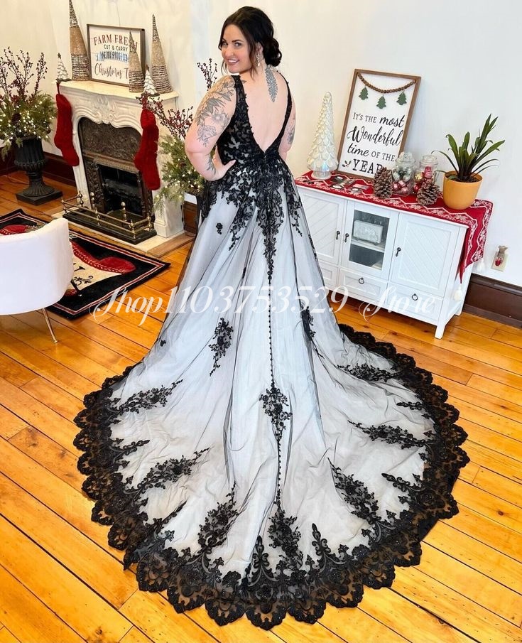Gothic V Neck Wedding Dresses  - Embroidery Gothic ulasan dan harga
