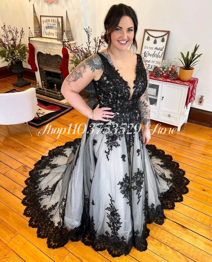 Gothic V Neck Wedding Dresses  - Embroidery Gothic ulasan dan harga